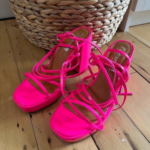 Hot pink heels / sandals 👠👡 - Picture 2 of 6